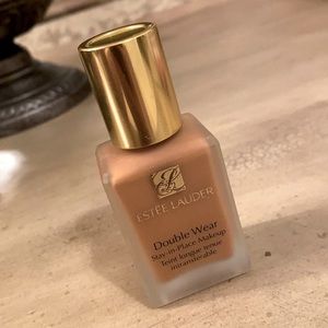 ❌SOLD❌ Estée Lauder Foundation in Honey Amber